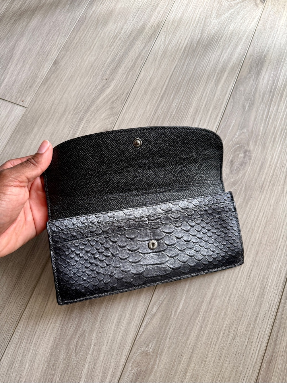 ' COACH ' Gray Metallic Python Embossed Envelope Wallet - Picture 3 of 8